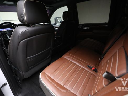 Used 2024 GMC Sierra 3500 Denali Ultimate AWD/4WD image 9