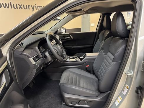 New 2025 Mitsubishi Outlander SE image 8