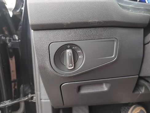 Used 2023 Volkswagen Tiguan SE image 21