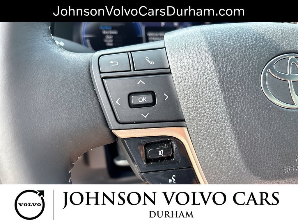 Used 2025 Toyota Crown Signia AWD/4WD image 23