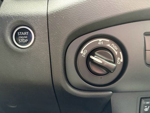 Used 2023 Nissan Frontier SV w/ SV Premium Package image 15