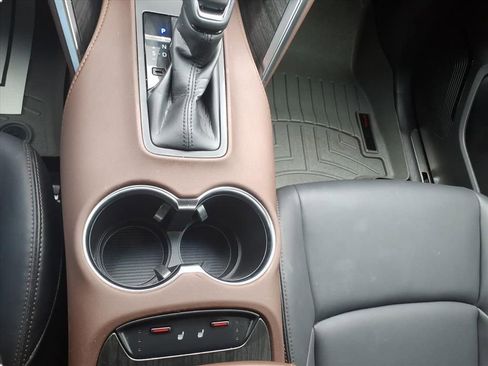 Used 2024 Toyota Venza image 25