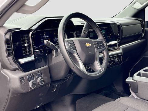 Used 2025 Chevrolet Silverado 2500 LT w/ Convenience Package AWD/4WD image 9
