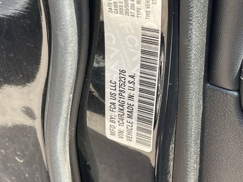 Used 2023 Jeep Grand Cherokee L Laredo AWD/4WD image 11
