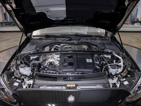 Used 2026 Mercedes-Benz C 43 AMG 4MATIC Sedan image 5