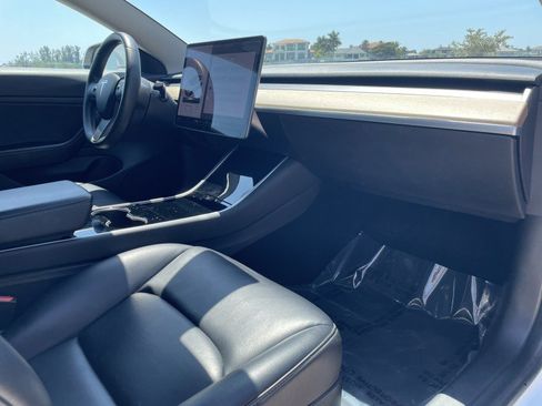 Used 2019 Tesla Model 3 Mid Range image 8