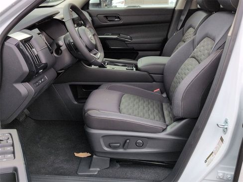 New 2025 Nissan Pathfinder SV image 14