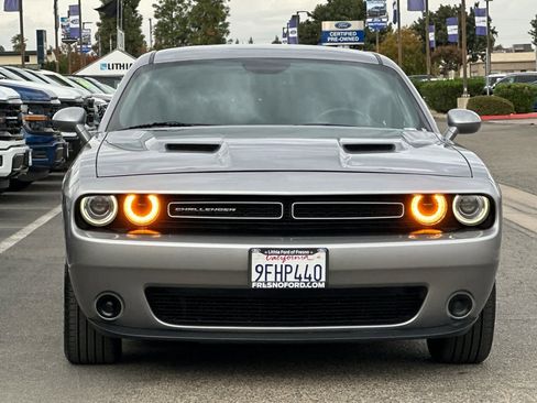 Used 2018 Dodge Challenger SXT image 10