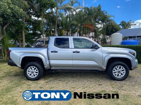 Used 2024 Toyota Tacoma SR RWD image 8