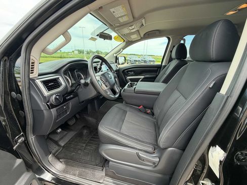 Used 2018 Nissan Titan SV AWD/4WD image 16