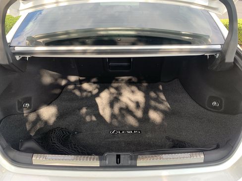 Used 2025 Lexus ES 300h w/ Premium Package FWD image 34