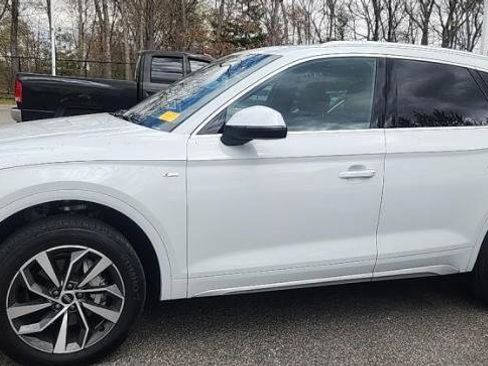 Used 2023 Audi Q5 2.0T Premium w/ Convenience Package AWD/4WD image 2