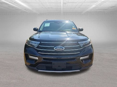 Used 2021 Ford Explorer XLT w/ Equipment Group 202A RWD image 3