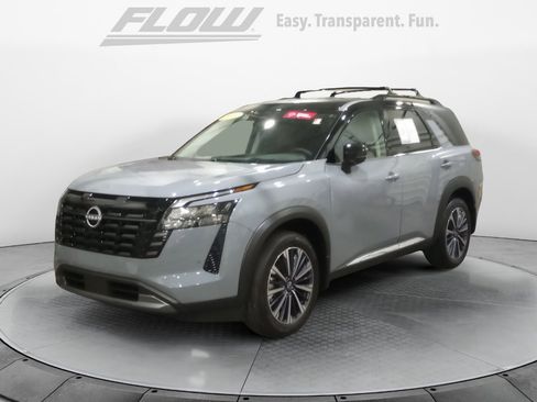 Used 2026 Nissan Pathfinder Platinum w/ Cargo Package image 3