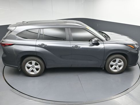 Certified 2024 Toyota Highlander LE AWD/4WD image 38
