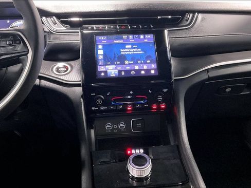 Used 2025 Jeep Grand Cherokee L Altitude AWD/4WD image 7