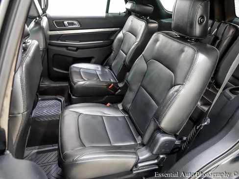 Used 2018 Ford Explorer XLT w/ Equipment Group 202A image 16