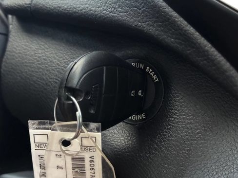 Used 2021 Jeep Cherokee Latitude FWD image 34