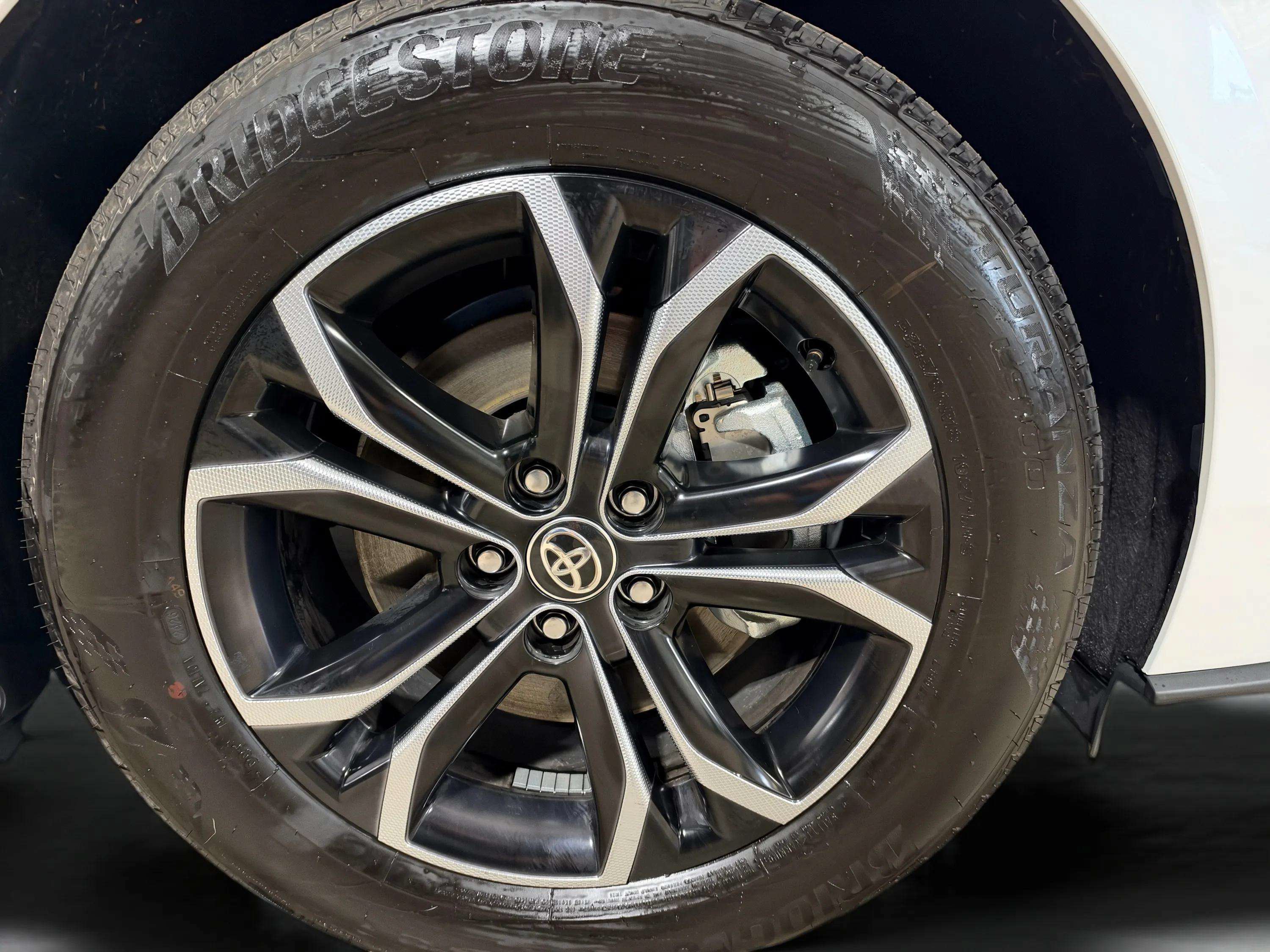 Used 2026 Toyota Sienna Platinum AWD/4WD image 37