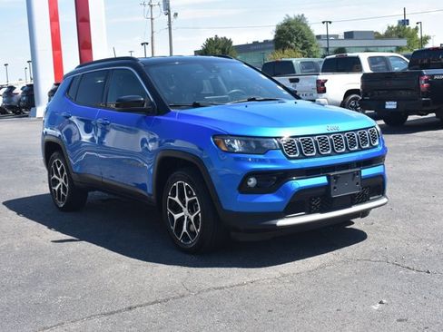 Used 2024 Jeep Compass Limited AWD/4WD image 3