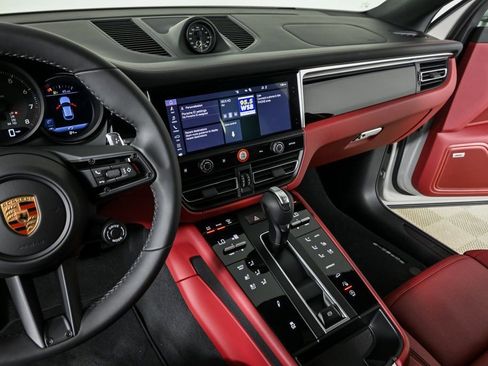 New 2026 Porsche Macan image 13