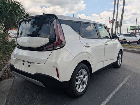 Certified 2025 Kia Soul LX w/ LX Technology Package FWD image 5