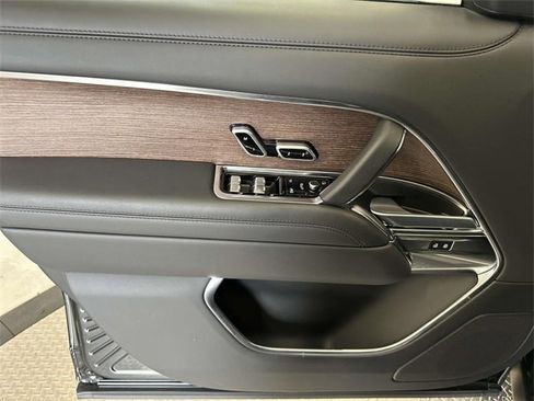 Used 2024 Land Rover Range Rover SE image 20