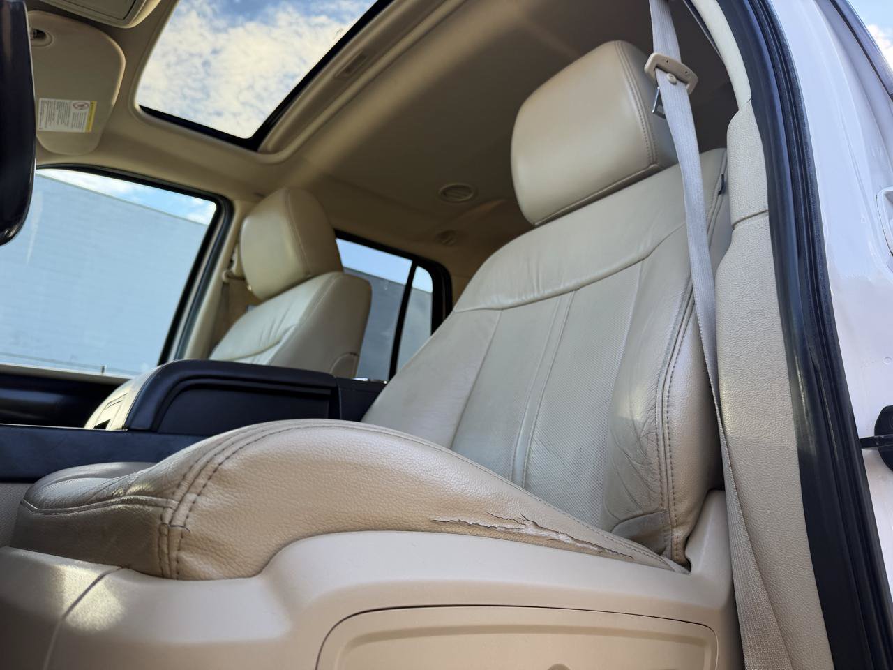 Used 2015 Lincoln Navigator 4WD w/ Equipment Group 101A Reserve image 13