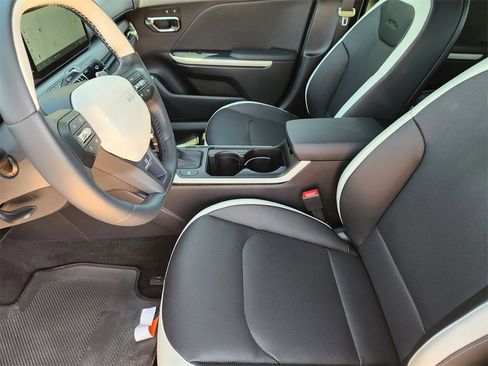 New 2025 Kia K4 GT-Line image 9