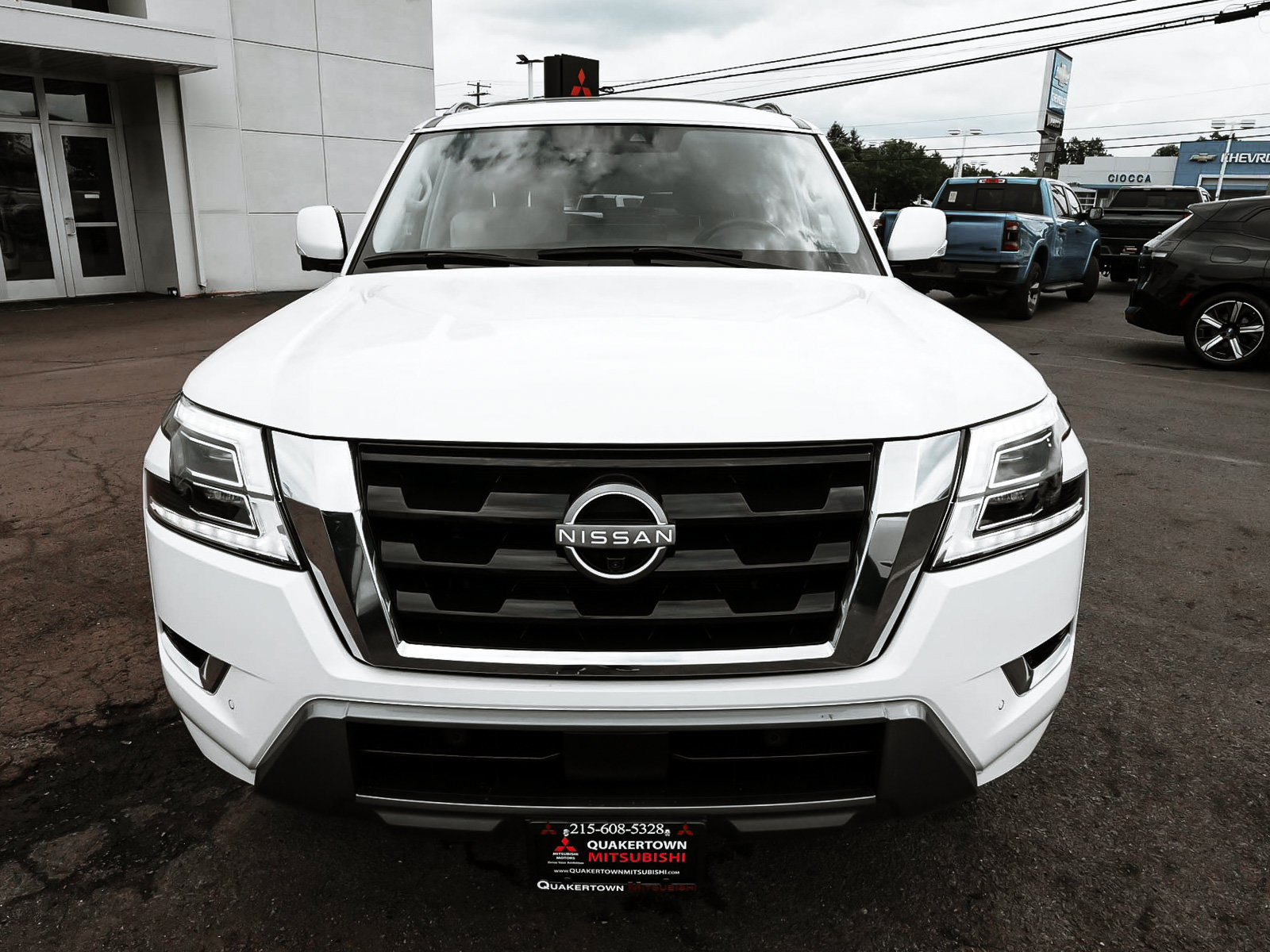 Used 2023 Nissan Armada SL w/ Captain's Chairs Package AWD/4WD image 2