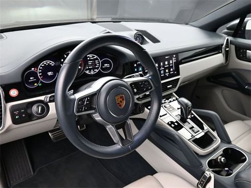 Used 2022 Porsche Cayenne S image 4