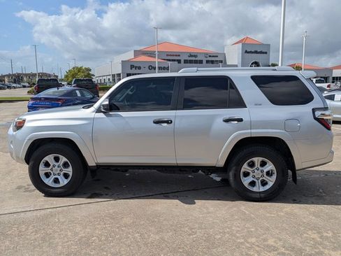 Used 2017 Toyota 4Runner SR5 image 4