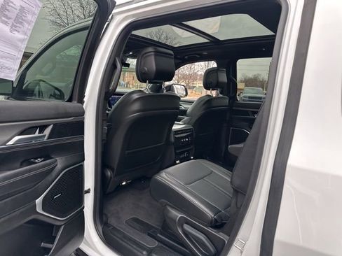 Certified 2024 Jeep Wagoneer Series II image 25
