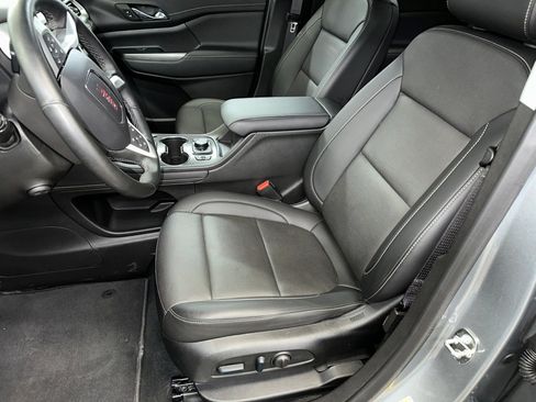 Certified 2023 GMC Acadia SLT w/ Preferred Package image 2