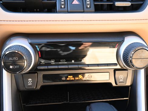 Used 2024 Toyota RAV4 XLE Premium image 28