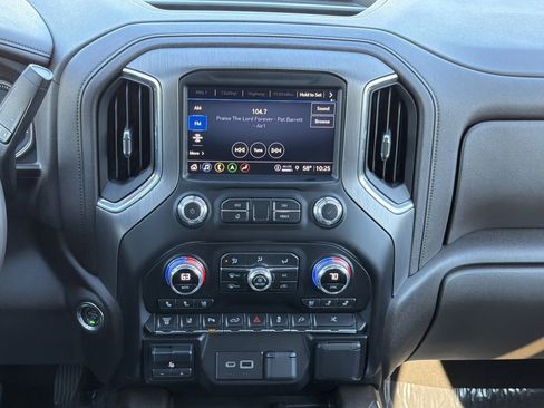 Used 2023 GMC Sierra 3500 Denali image 4