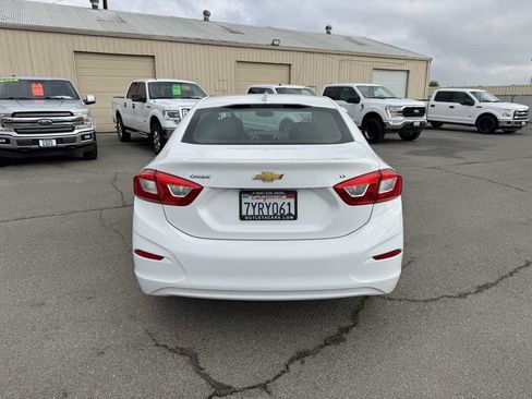 Used 2017 Chevrolet Cruze LT w/ Convenience Package image 9