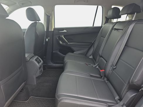Used 2021 Volkswagen Tiguan SE AWD/4WD image 13