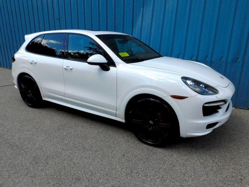 Used 2013 Porsche Cayenne GTS image 7
