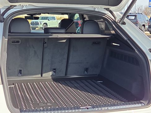 Used 2025 Audi Q8 Prestige AWD/4WD image 9