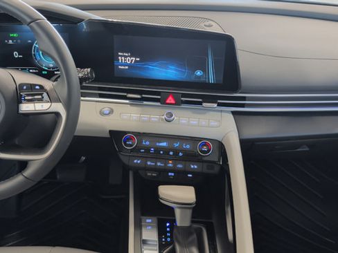 Certified 2025 Hyundai Elantra Limited FWD image 13