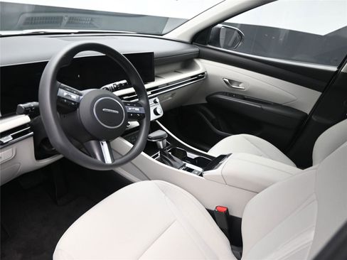 Certified 2025 Hyundai Tucson SEL image 9