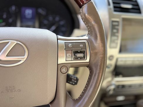 Used 2019 Lexus GX 460 Premium w/ Premium Package AWD/4WD image 17