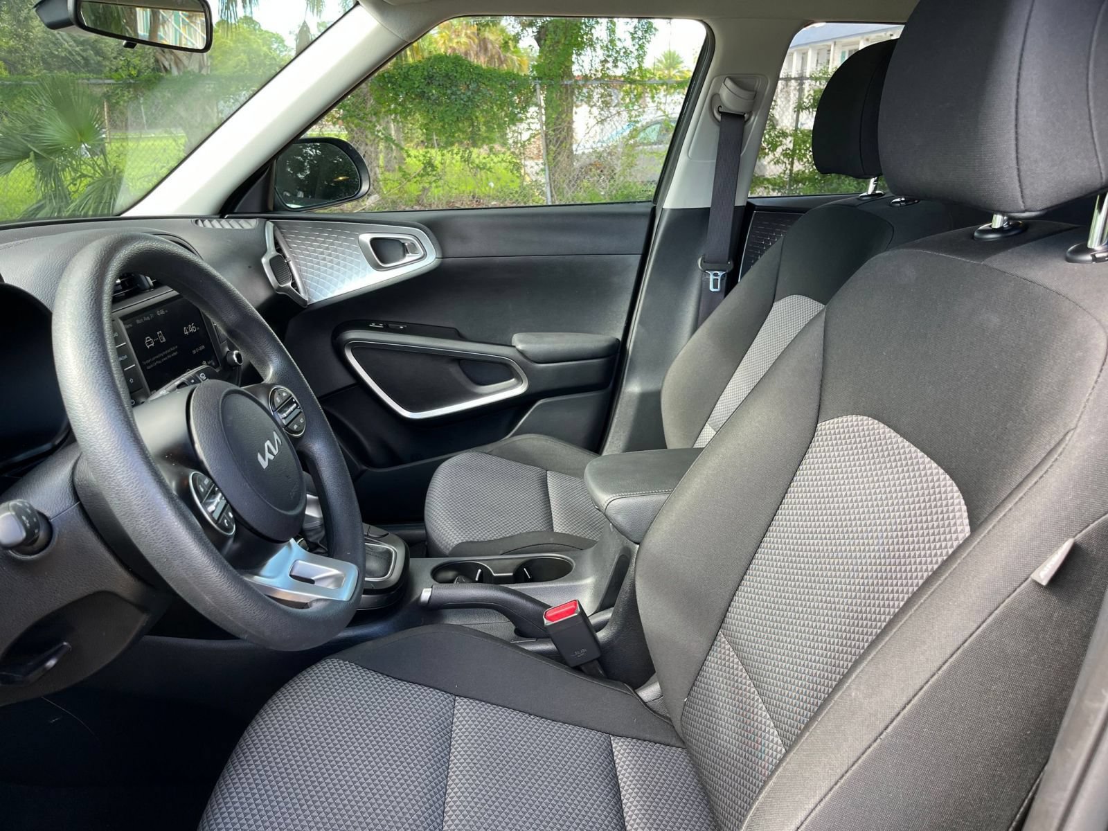 Used 2025 Kia Soul LX w/ LX Technology Package FWD image 24