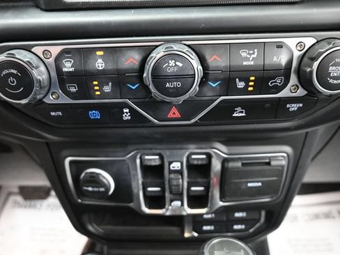 Used 2023 Jeep Wrangler Unlimited Sahara w/ Cold Weather Group AWD/4WD image 17
