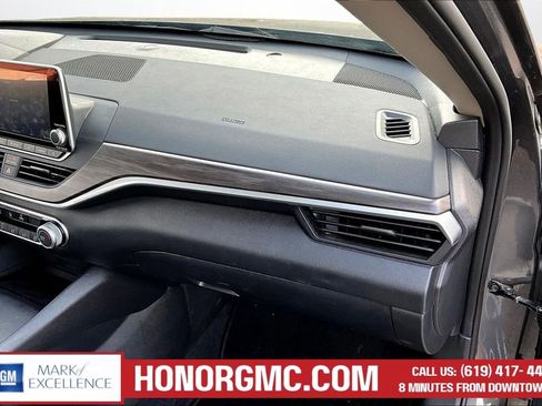 Used 2025 Nissan Altima 2.5 SV FWD image 25