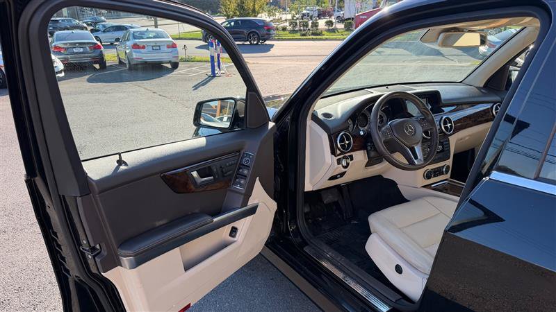 Used 2015 Mercedes-Benz GLK 350 4MATIC image 17