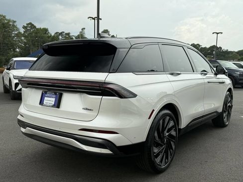 Certified 2024 Lincoln Nautilus Reserve w/ Equipment Group 202A AWD/4WD image 7
