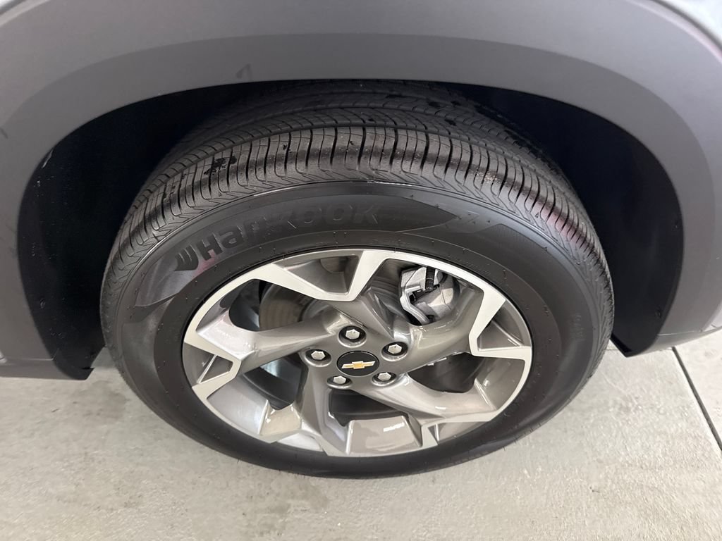 New 2026 Chevrolet Trax LT w/ LT Convenience Package FWD image 4
