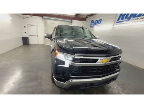 Used 2025 Chevrolet Silverado 1500 LT RWD image 3